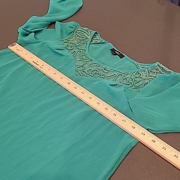 Very J sz M green with embroidery neckline - Picture 3 of 8
